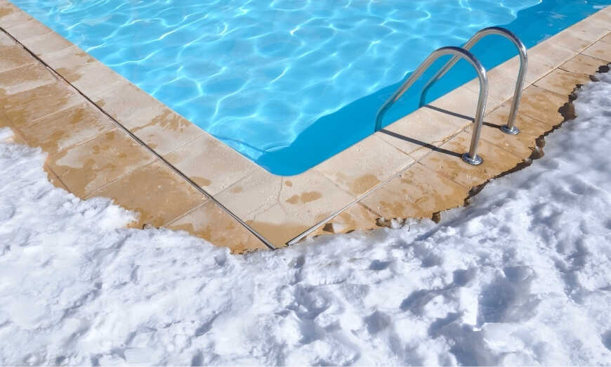 É possibile lasciare scoperta la piscina interrata in inverno?